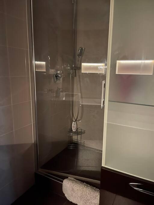Priestranny 3 Izb. Apartman V Centre S Parkovanim. บันสกาบิสตรีตซา ภายนอก รูปภาพ